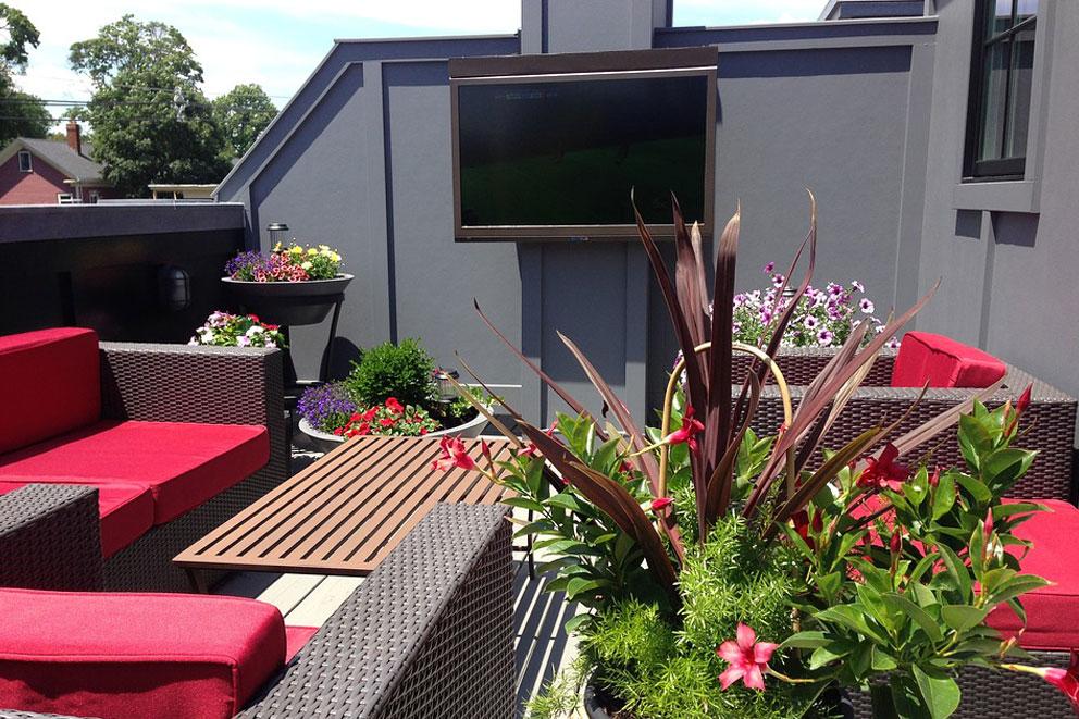 5 Things to Consider When Buying an Outdoor Television